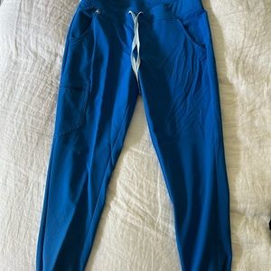 Figs scrubs jogger in royal blue